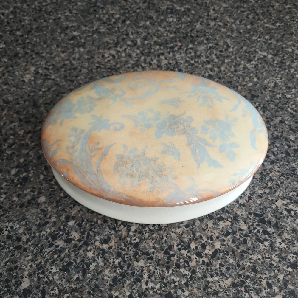 VINTAGE Kimberly Poloson Floral Oval Ceramic Trinket Box with Lid Blue & Beige